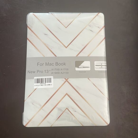 MacBook New Pro 13” gold/white marble hardshell case - Picture 1 of 3